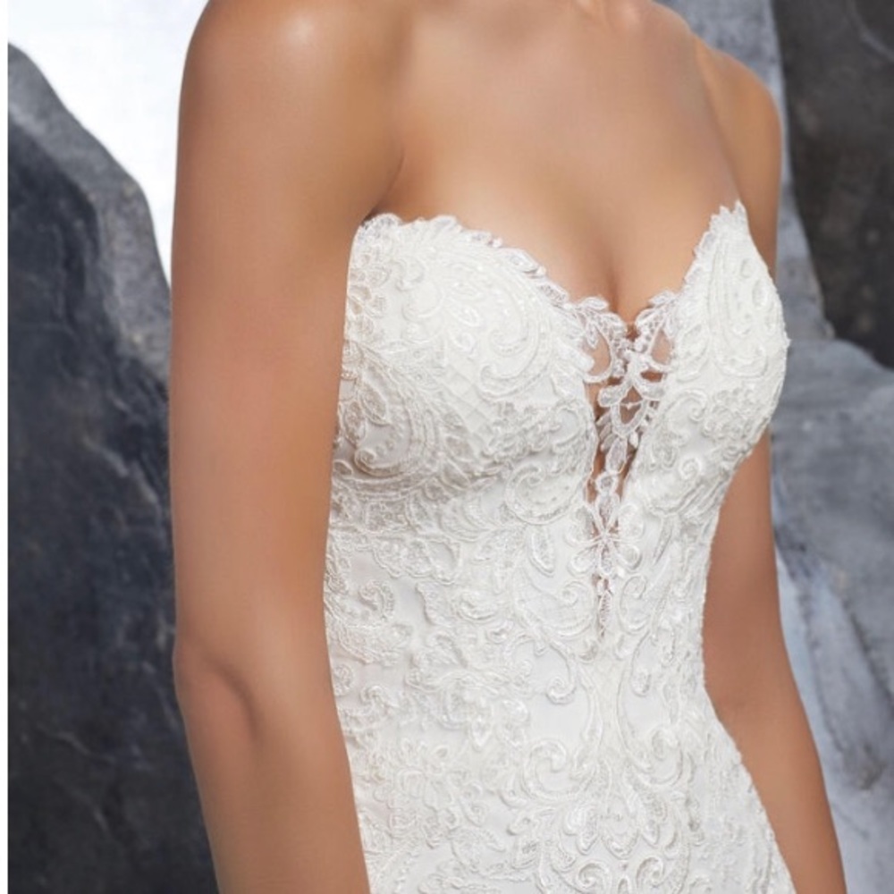 Wedding dress - Picture 6 of 8